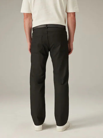 Straight Fit Belted Jeans – Classic Shape with Modern Edge