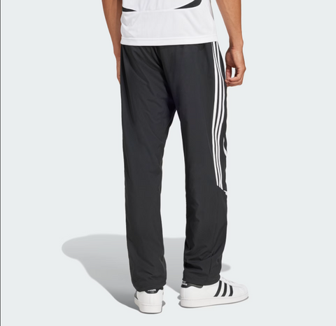 Adicolor Teamgeist Track Pants – Retro Sport Style, Modern Comfort