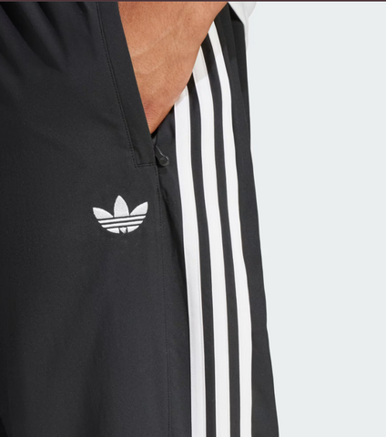 Adicolor Teamgeist Track Pants – Retro Sport Style, Modern Comfort
